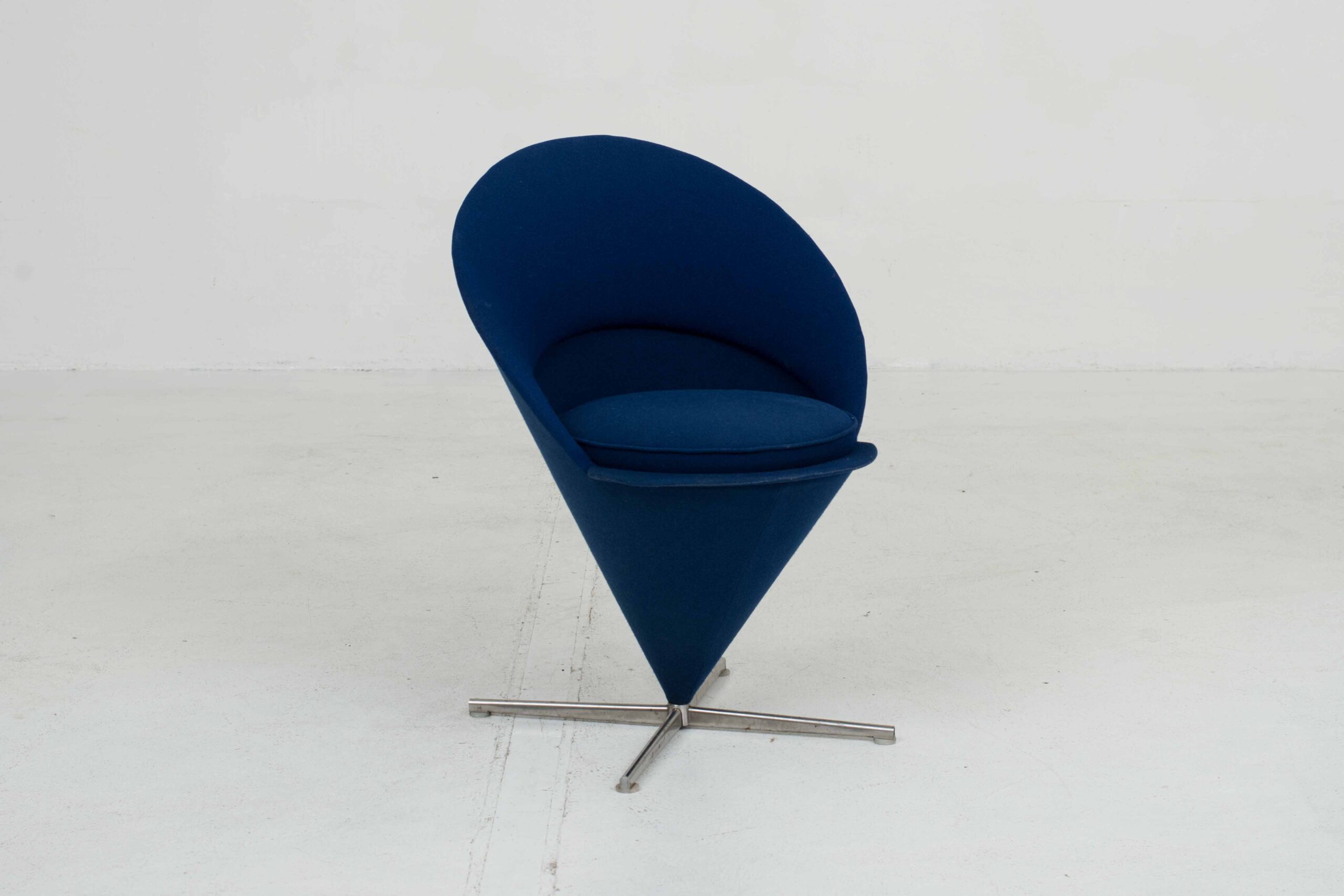 Vitra Cone Chair von Verner Panton in Blau-2