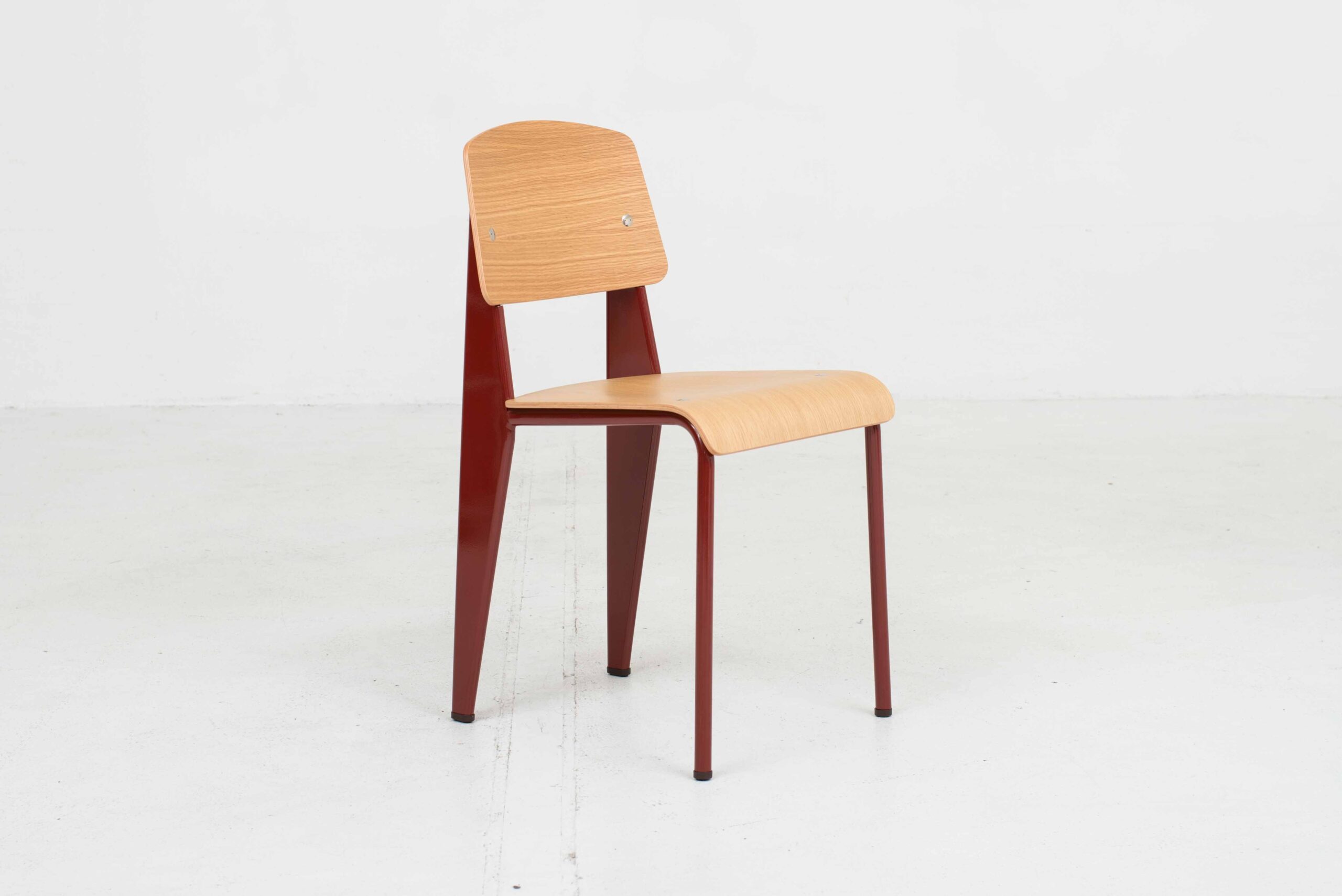 Vitra Standard Stuhl von Jean Prouvé in Japanese Red-1