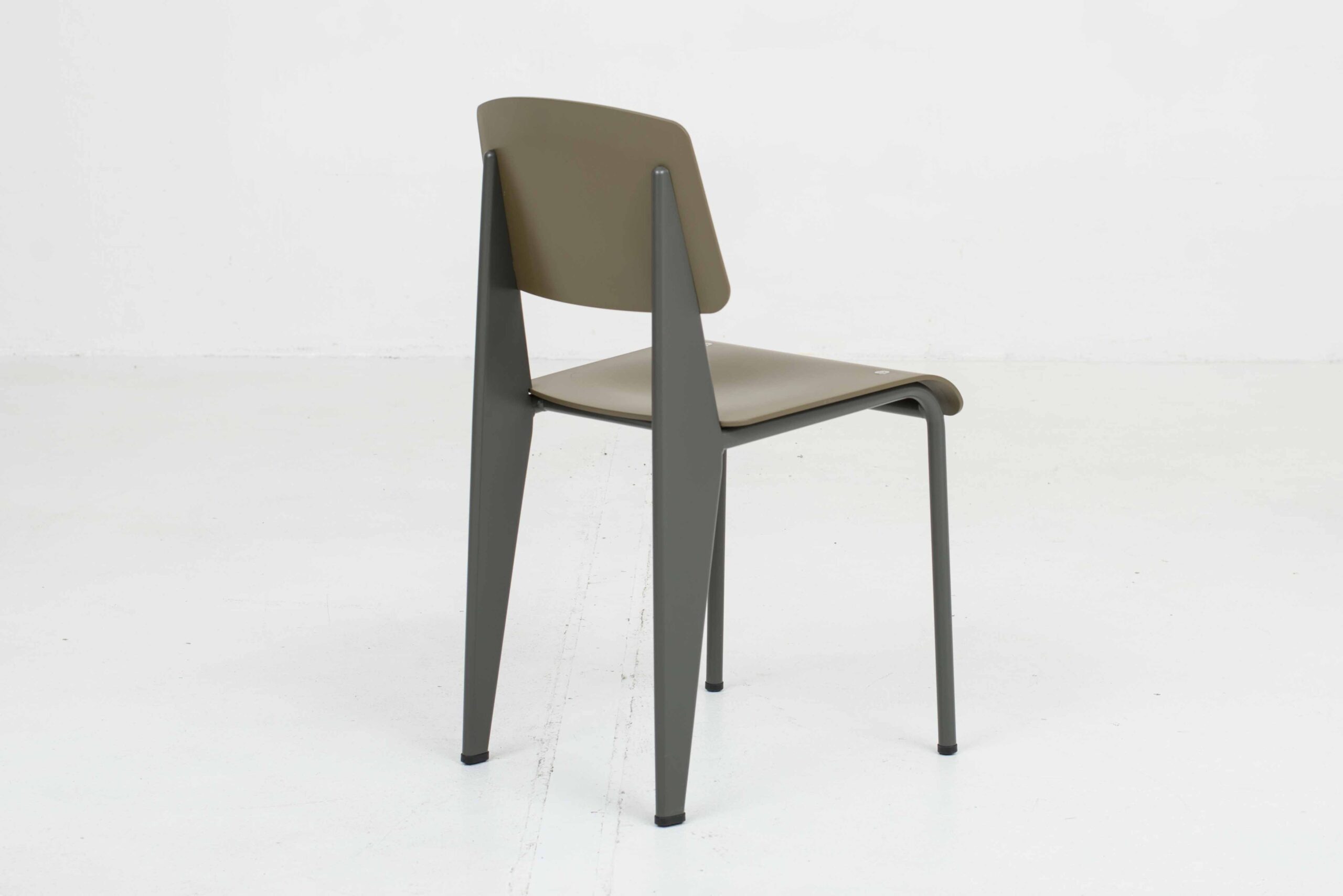 Vitra Standard SP Stuhl von Jean Prouvé-2