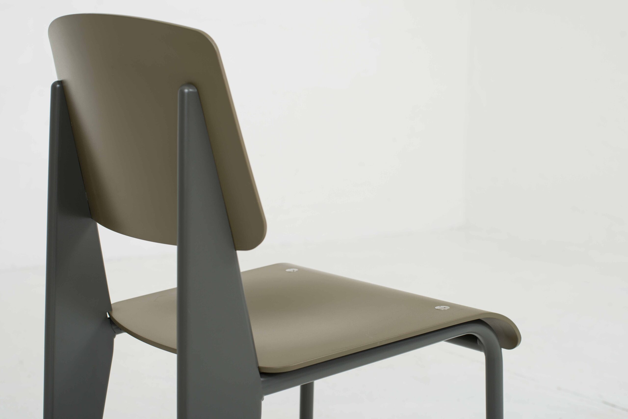 Vitra Standard SP Stuhl von Jean Prouvé-4