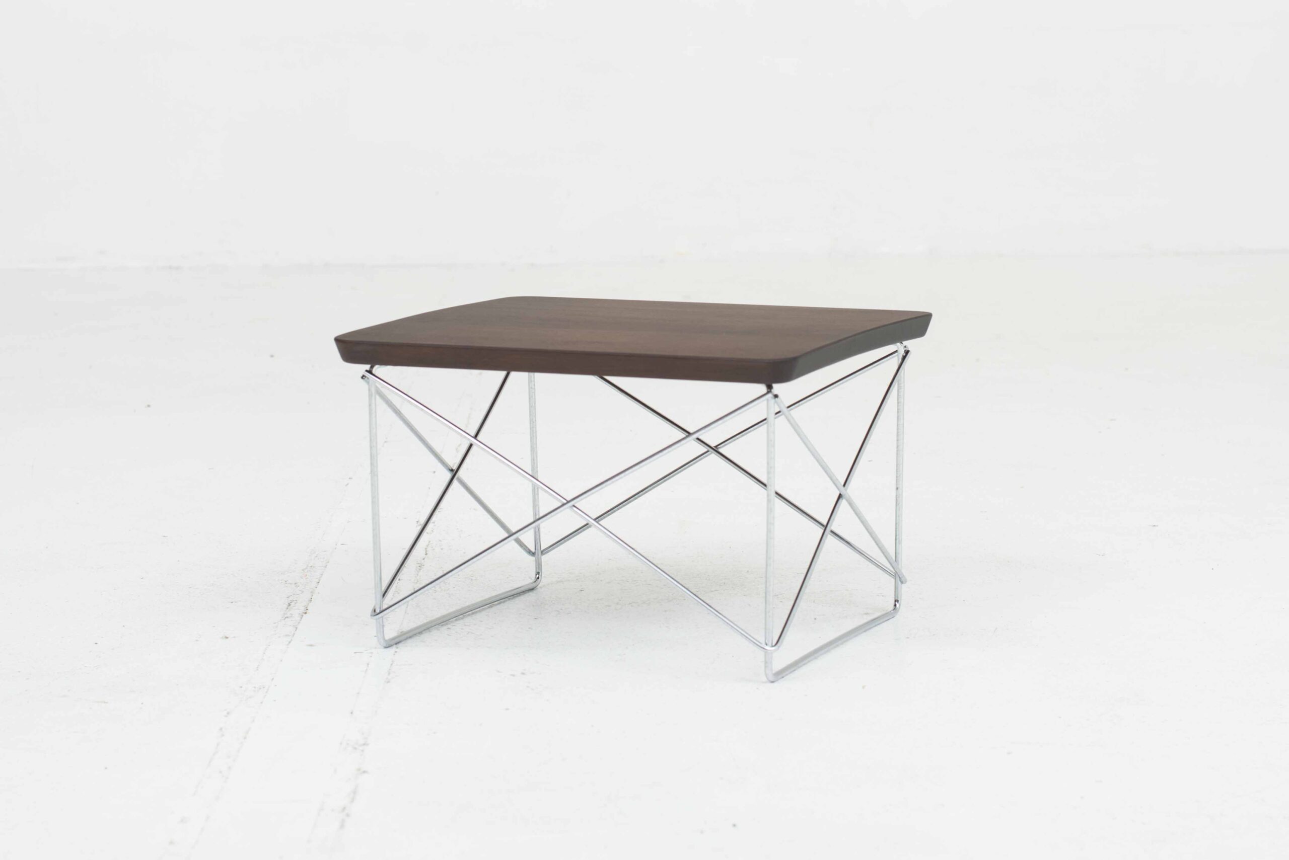 Vitra Occasional Table LTR von Charles &amp; Ray Eames in dunkel gebeizter Eiche-1