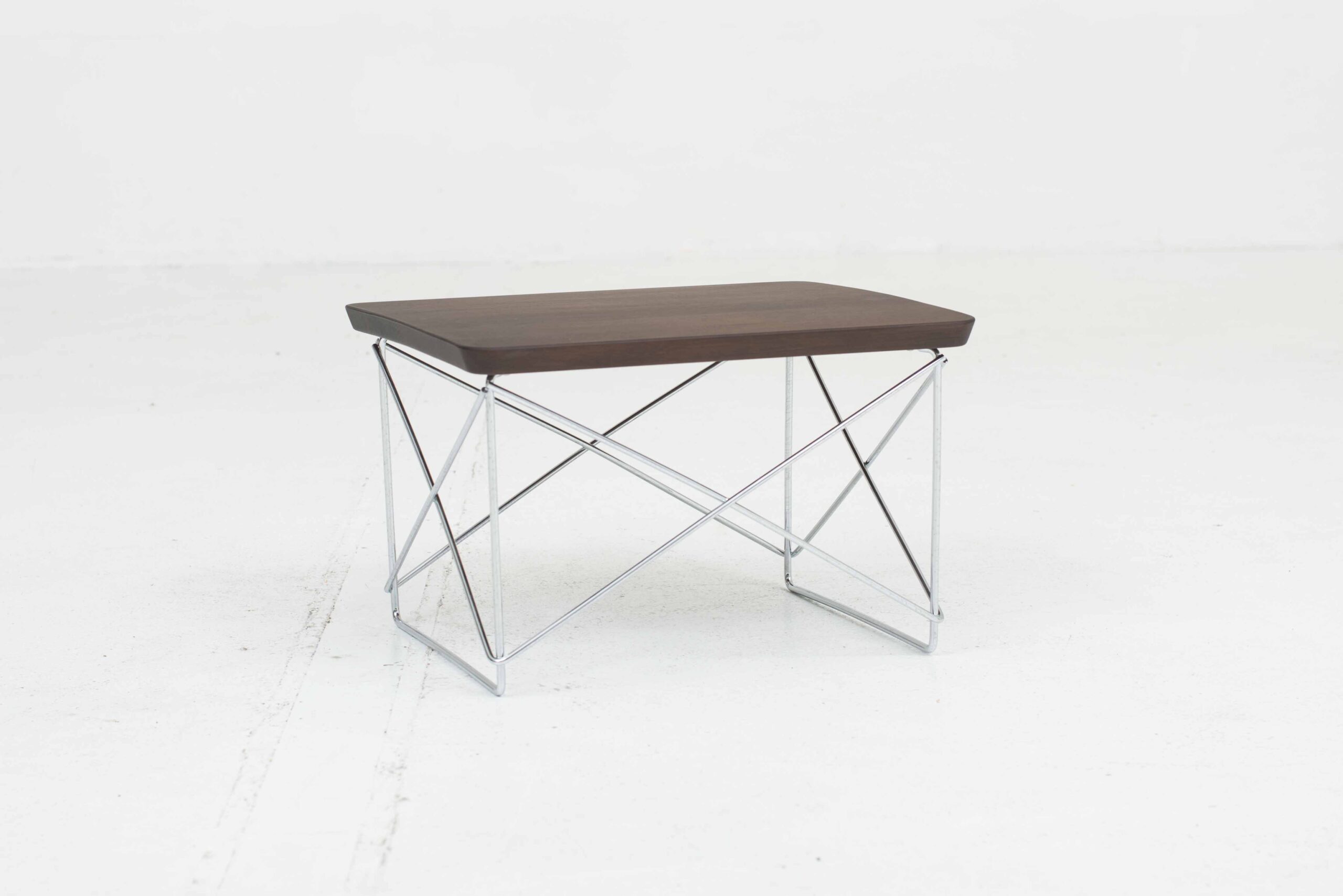Vitra Occasional Table LTR von Charles &amp; Ray Eames in dunkel gebeizter Eiche-0
