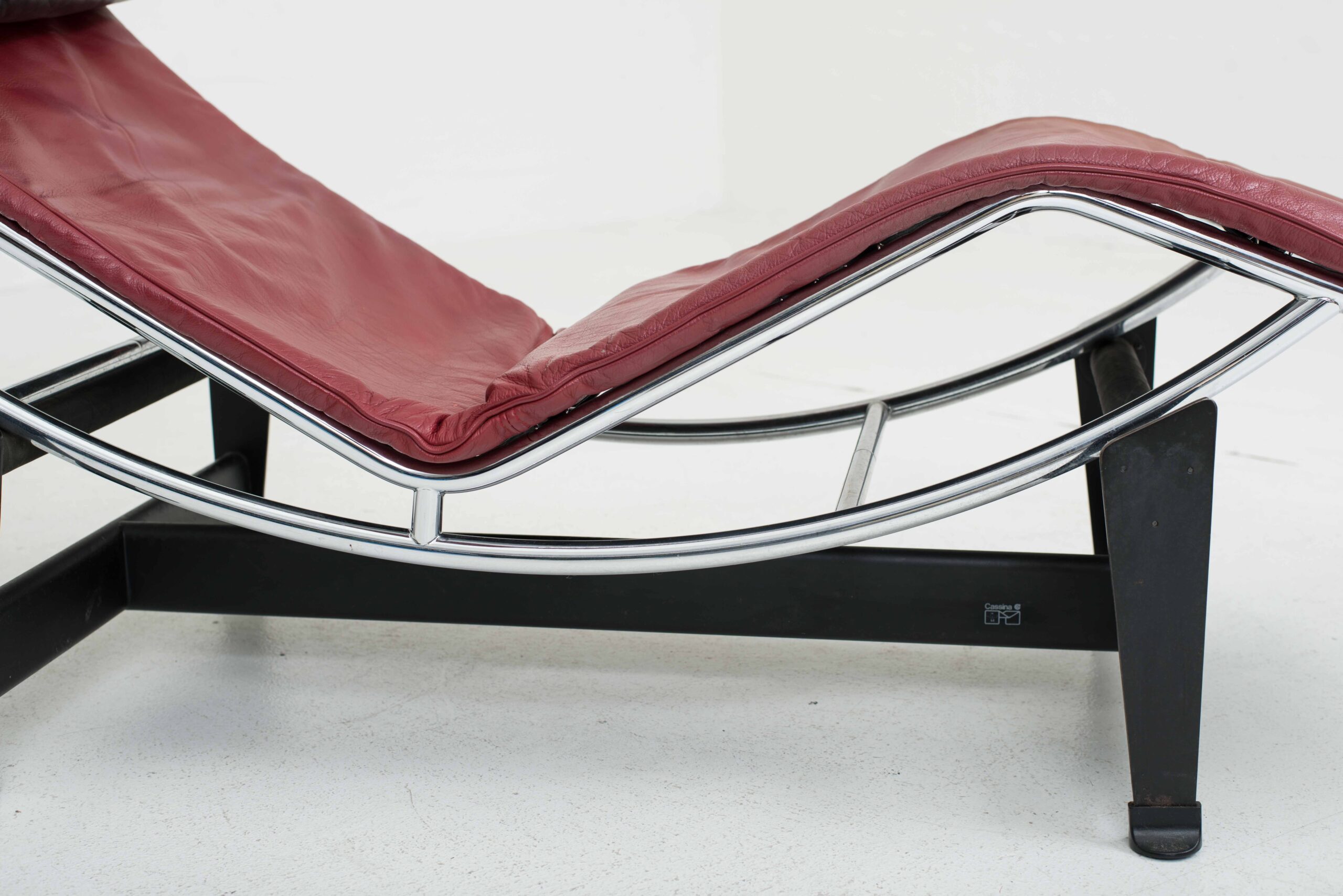 Cassina LC4 Chaise Longue von Le Corbusier in Rot-8