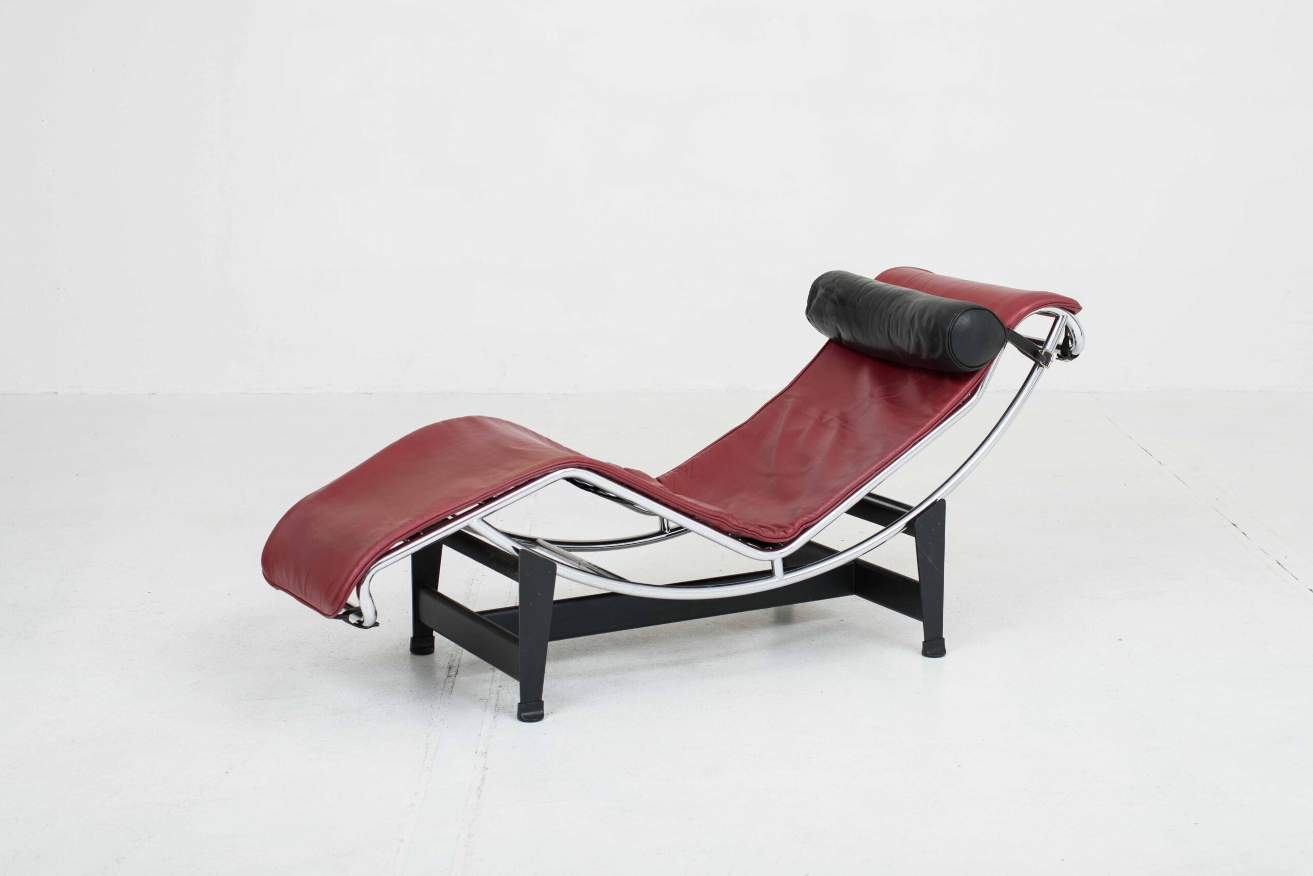 Cassina LC4 Chaise Longue von Le Corbusier in Rot-0
