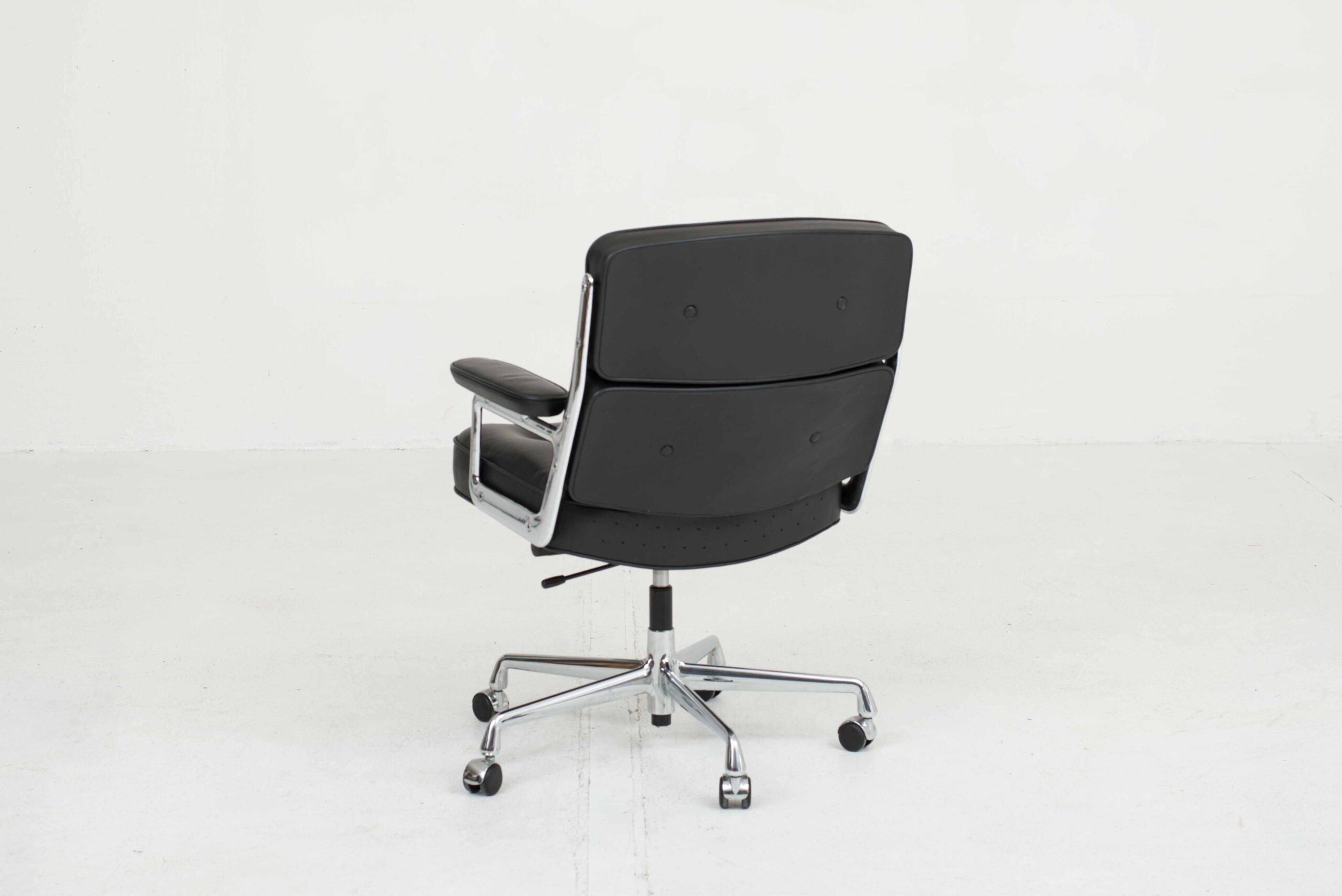 Vitra Lobby Chair ES 104 von Charles &amp; Ray Eames-2