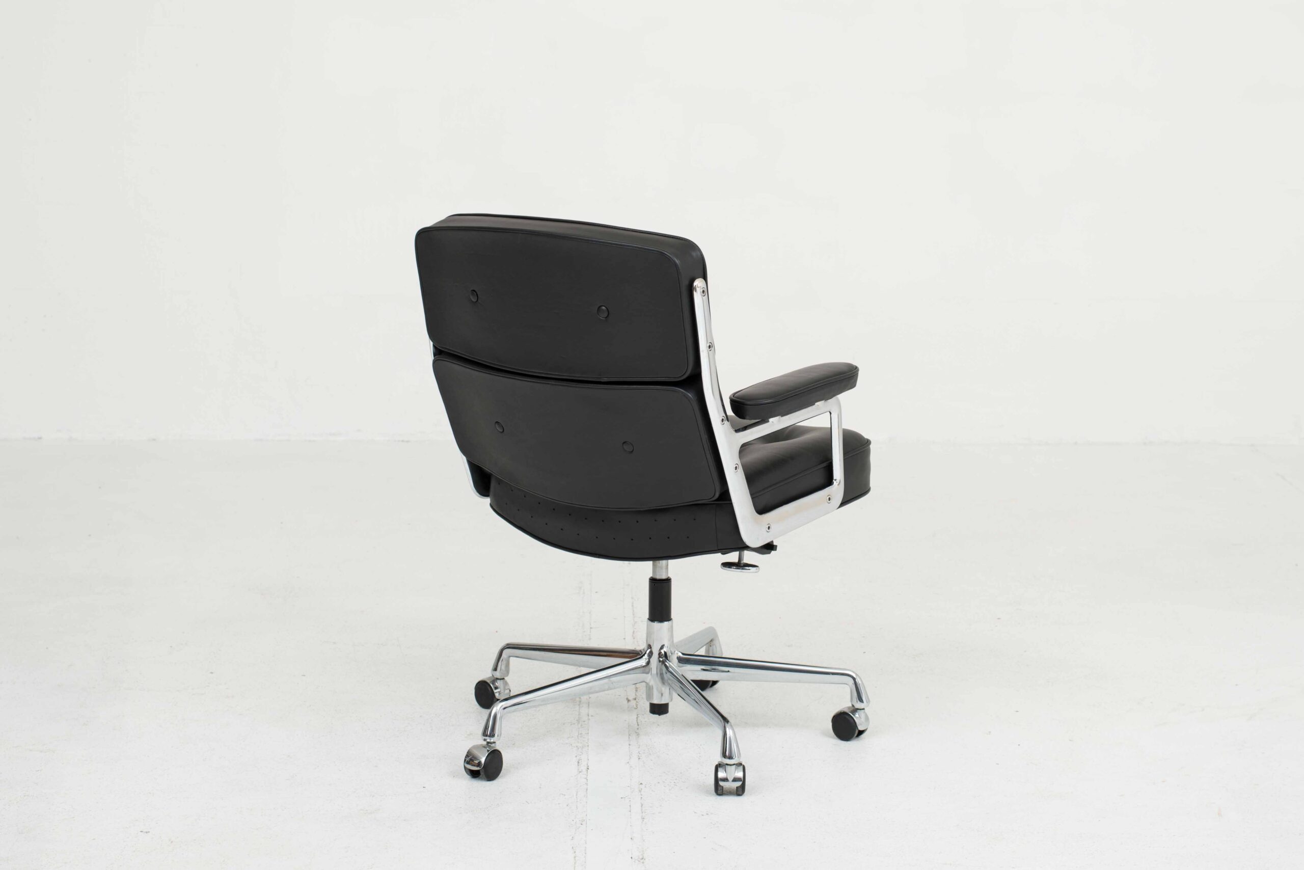 Vitra Lobby Chair ES 104 von Charles &amp; Ray Eames-3